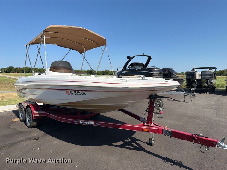 image for item EX2588 2005 Glastron 1900 BR boat