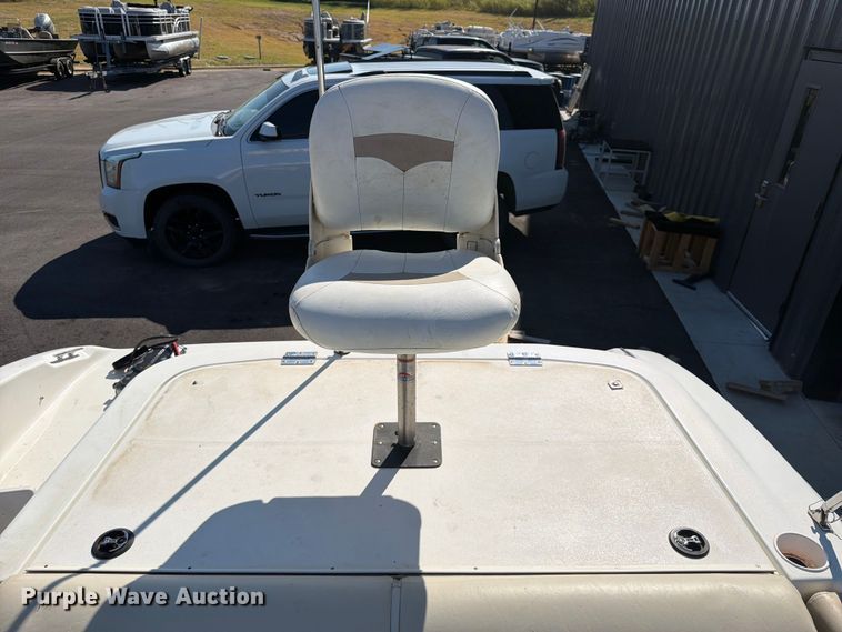 image for item EX2588 2005 Glastron 1900 BR boat