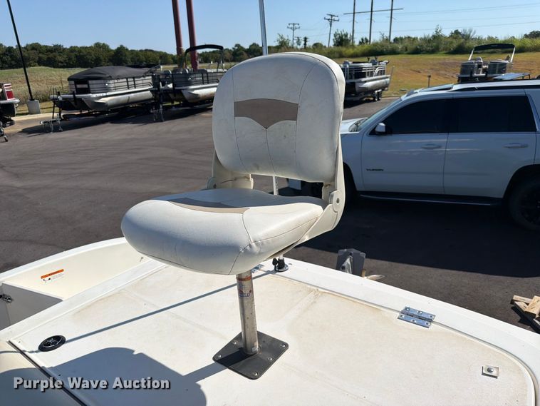 image for item EX2588 2005 Glastron 1900 BR boat