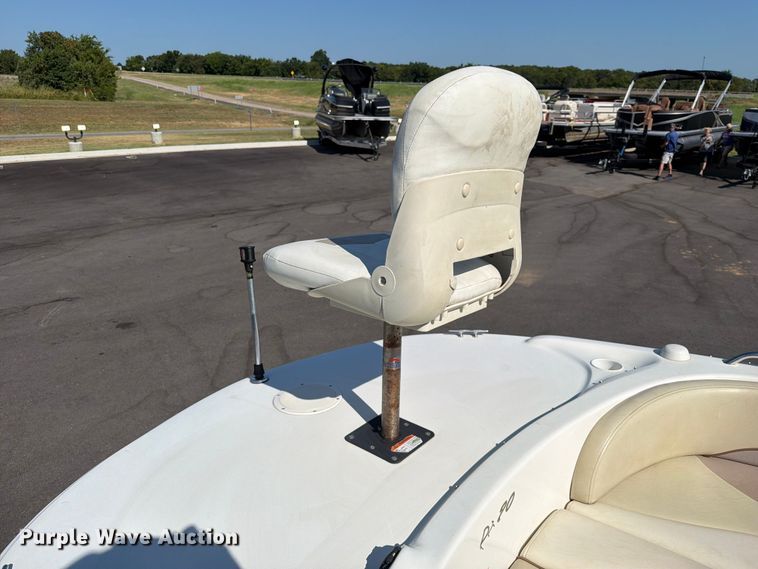 image for item EX2588 2005 Glastron 1900 BR boat