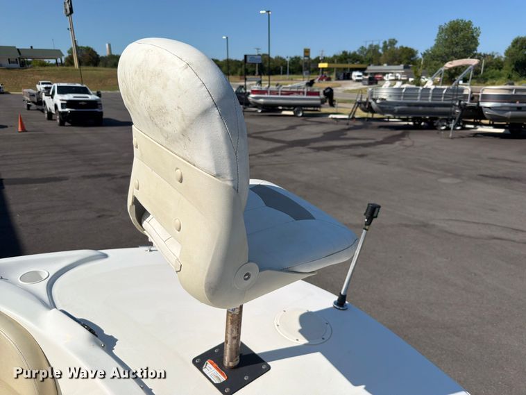 image for item EX2588 2005 Glastron 1900 BR boat