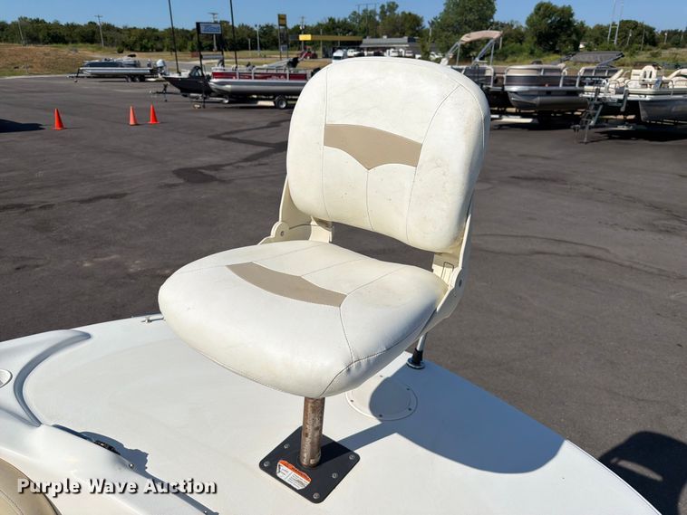 image for item EX2588 2005 Glastron 1900 BR boat