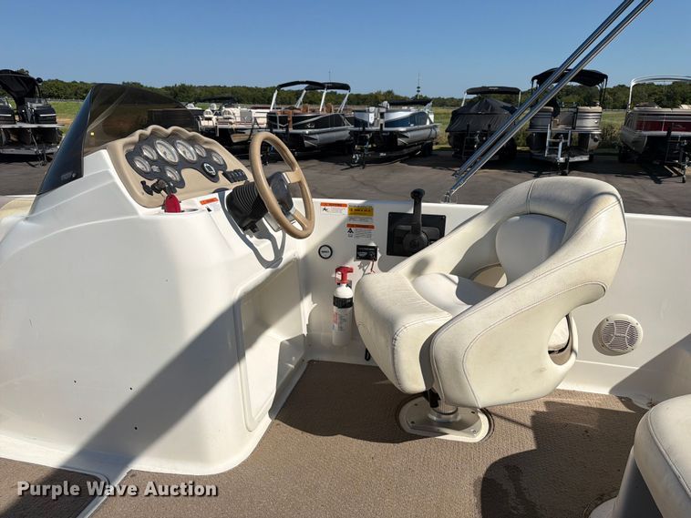 image for item EX2588 2005 Glastron 1900 BR boat