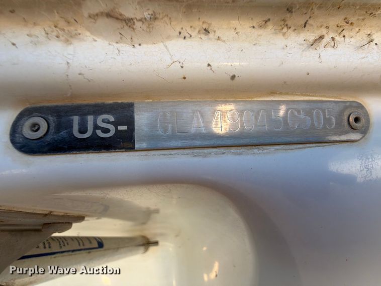 image for item EX2588 2005 Glastron 1900 BR boat