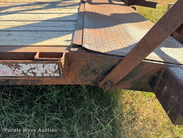 image for item EX4125 2010 Starlight equipment trailer