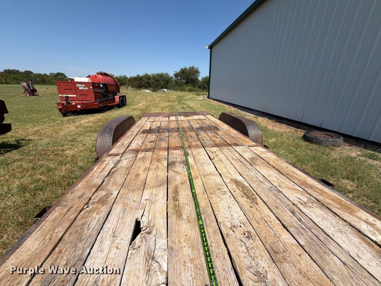 image for item EX4131 2006 Starlite flatbed trailer