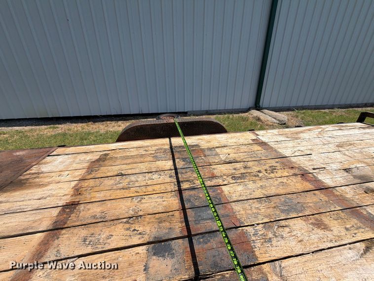 image for item EX4131 2006 Starlite flatbed trailer