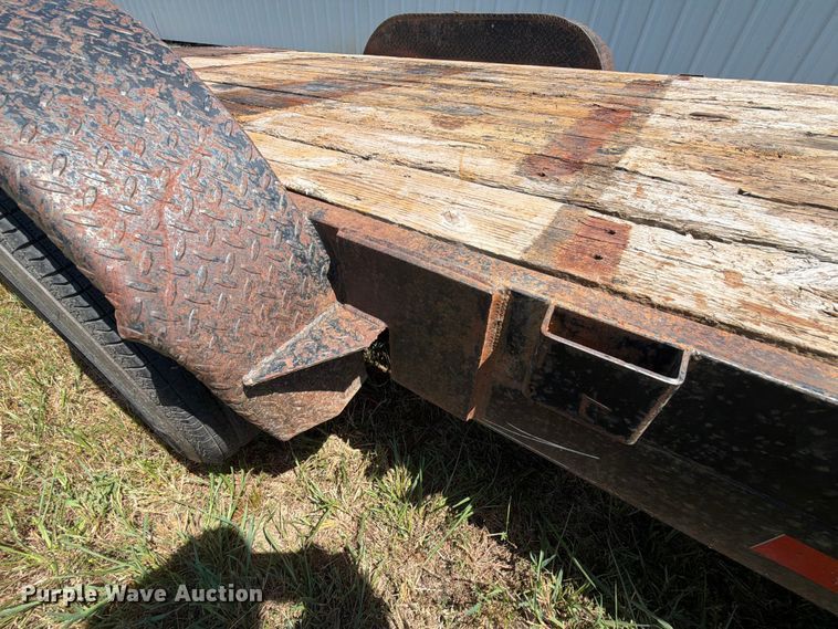 image for item EX4131 2006 Starlite flatbed trailer