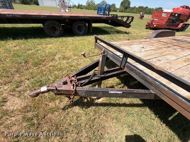 image for item EX4131 2006 Starlite flatbed trailer