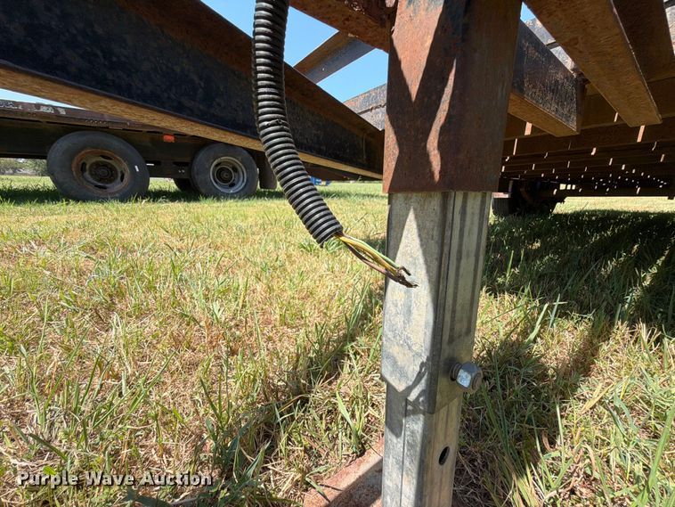 image for item EX4131 2006 Starlite flatbed trailer