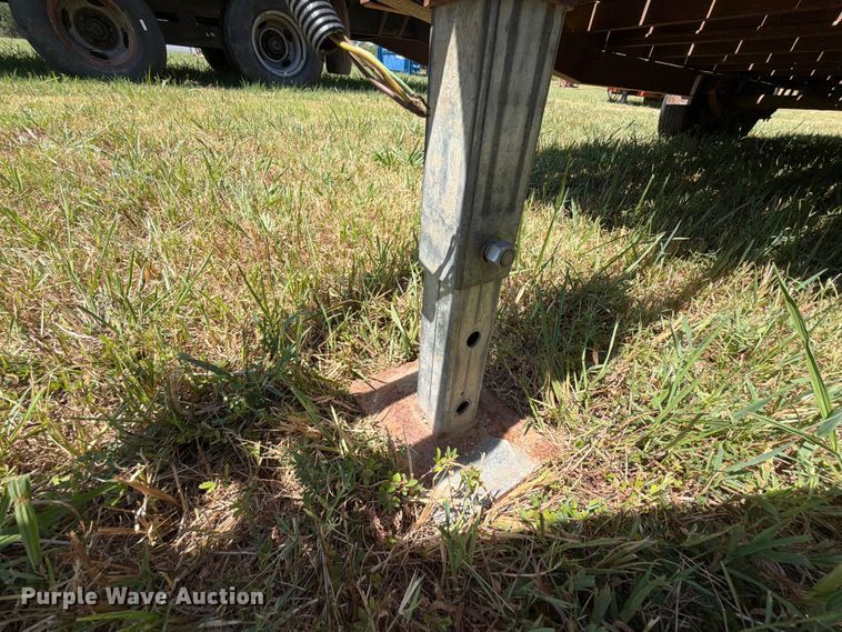 image for item EX4131 2006 Starlite flatbed trailer