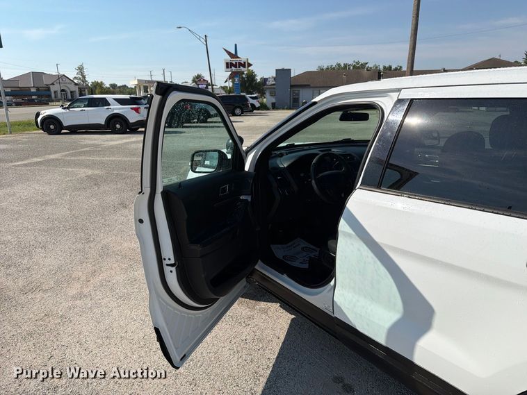 image for item EX4142 2017 Ford Explorer Police SUV