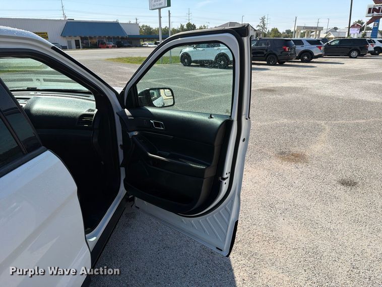 image for item EX4142 2017 Ford Explorer Police SUV
