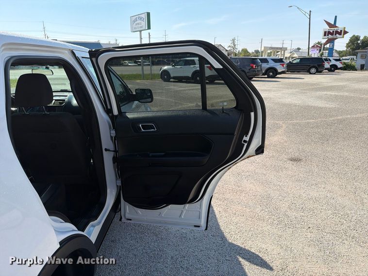 image for item EX4142 2017 Ford Explorer Police SUV