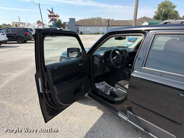 image for item EX4143 2016 Jeep Patriot Latitude SUV