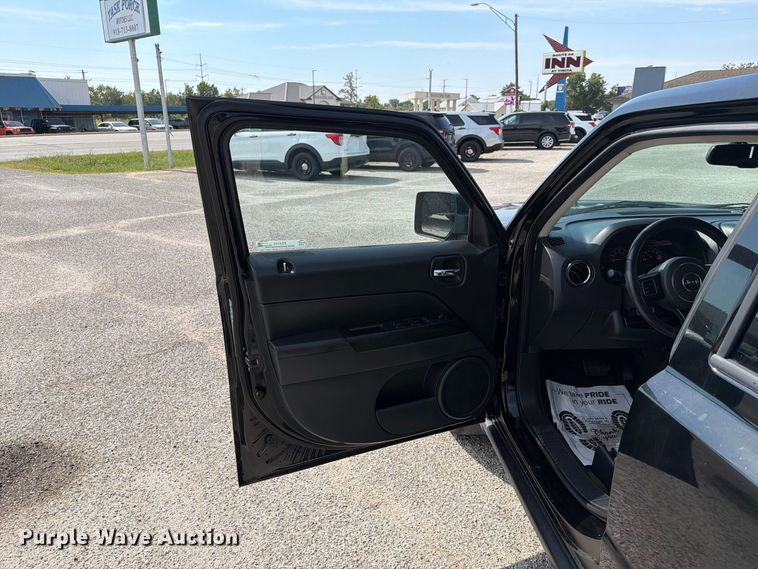 image for item EX4143 2016 Jeep Patriot Latitude SUV