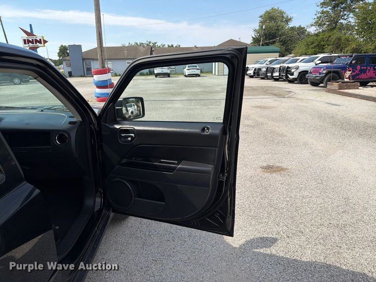image for item EX4143 2016 Jeep Patriot Latitude SUV