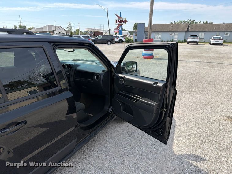 image for item EX4143 2016 Jeep Patriot Latitude SUV