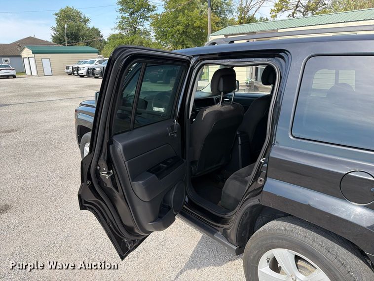 image for item EX4143 2016 Jeep Patriot Latitude SUV