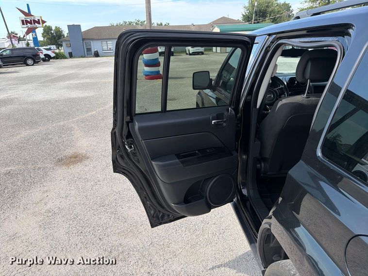 image for item EX4143 2016 Jeep Patriot Latitude SUV