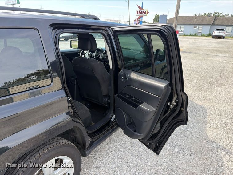 image for item EX4143 2016 Jeep Patriot Latitude SUV