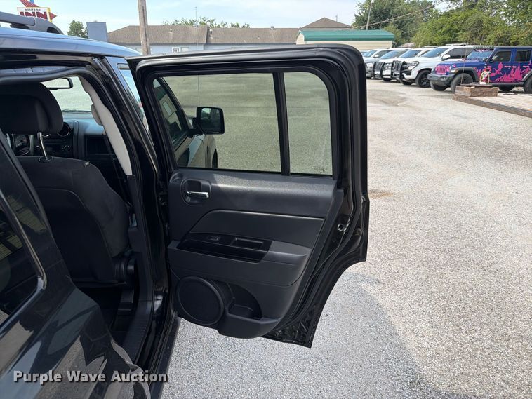 image for item EX4143 2016 Jeep Patriot Latitude SUV