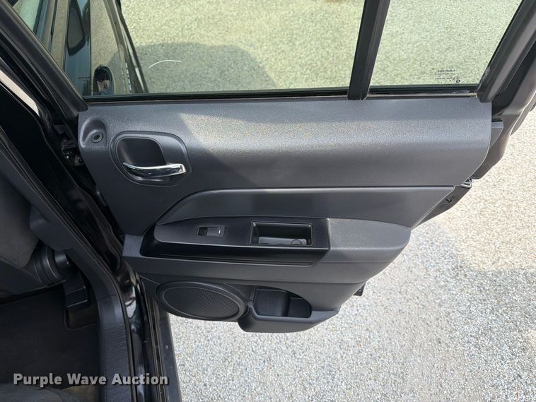 image for item EX4143 2016 Jeep Patriot Latitude SUV
