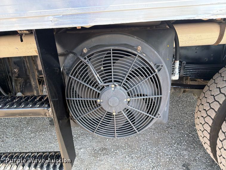 image for item FB5036 2011 Ford F-650 Super Duty utility / service truck