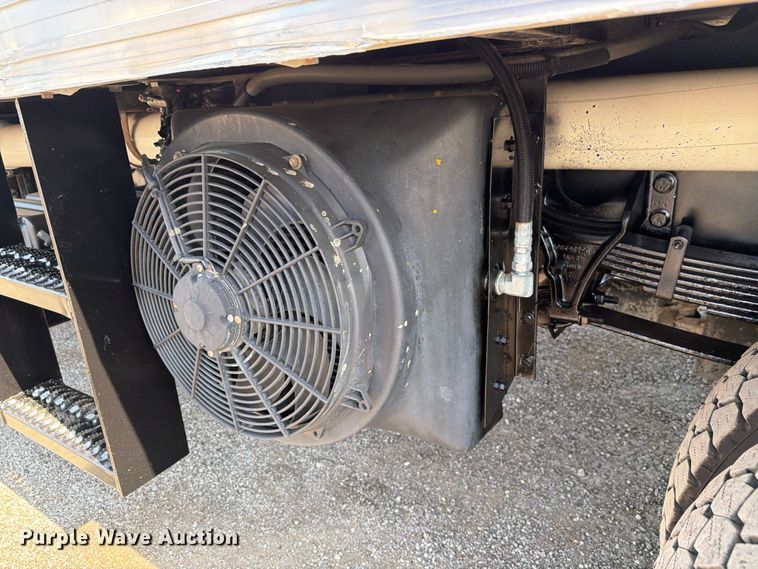 image for item FB5036 2011 Ford F-650 Super Duty utility / service truck