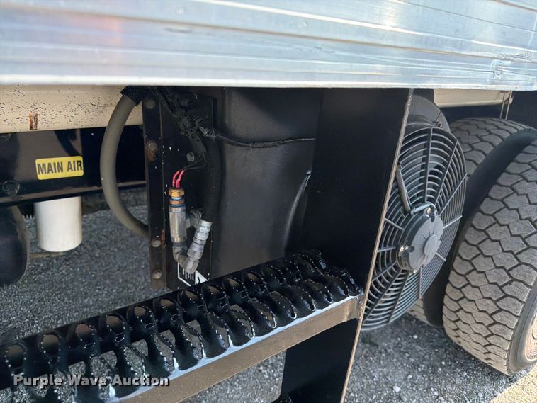 image for item FB5036 2011 Ford F-650 Super Duty utility / service truck