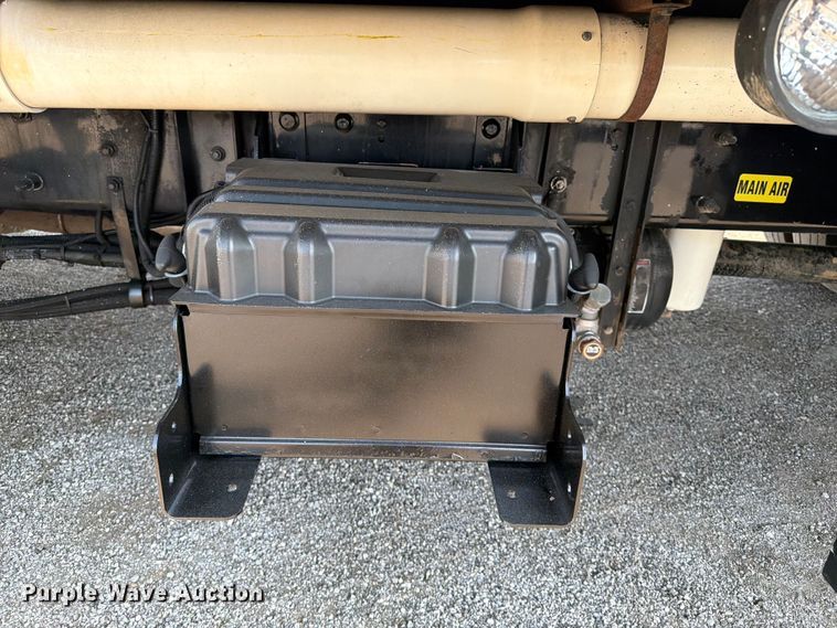 image for item FB5036 2011 Ford F-650 Super Duty utility / service truck