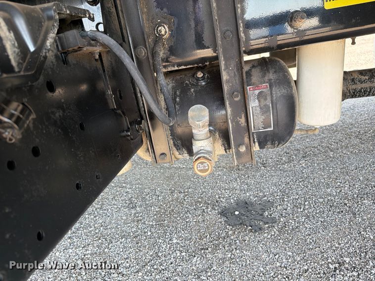 image for item FB5036 2011 Ford F-650 Super Duty utility / service truck