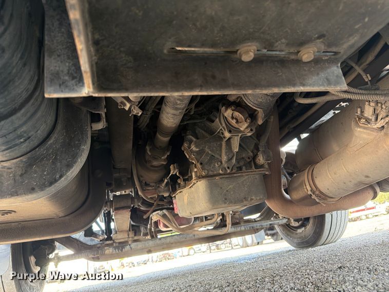 image for item FB5036 2011 Ford F-650 Super Duty utility / service truck