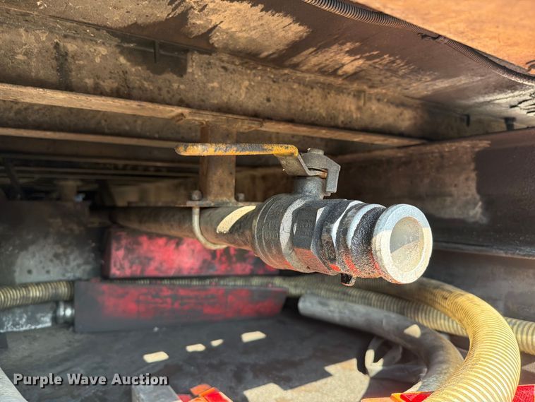image for item FB5036 2011 Ford F-650 Super Duty utility / service truck