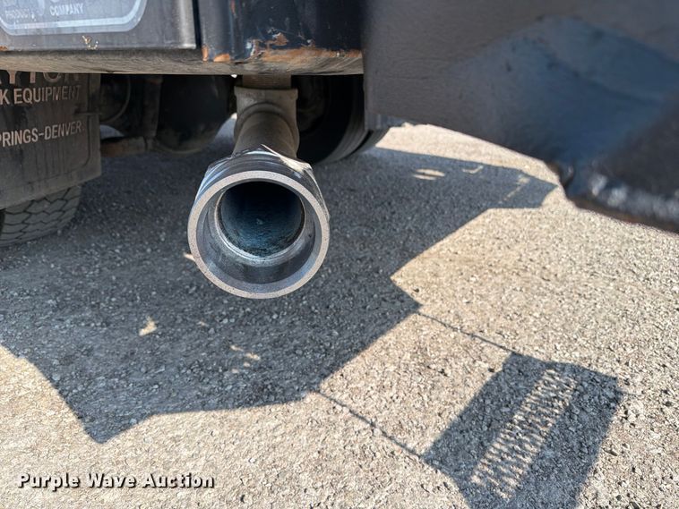 image for item FB5036 2011 Ford F-650 Super Duty utility / service truck