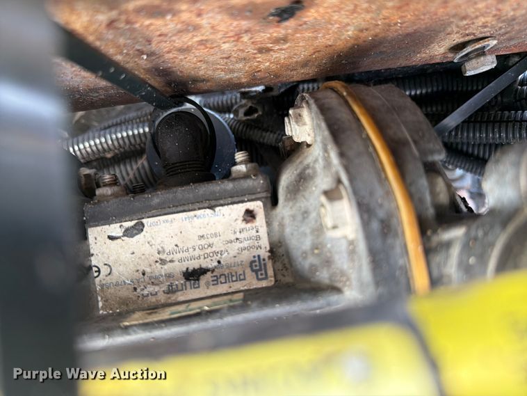 image for item FB5036 2011 Ford F-650 Super Duty utility / service truck