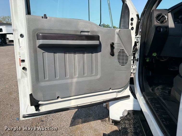 image for item FB5036 2011 Ford F-650 Super Duty utility / service truck