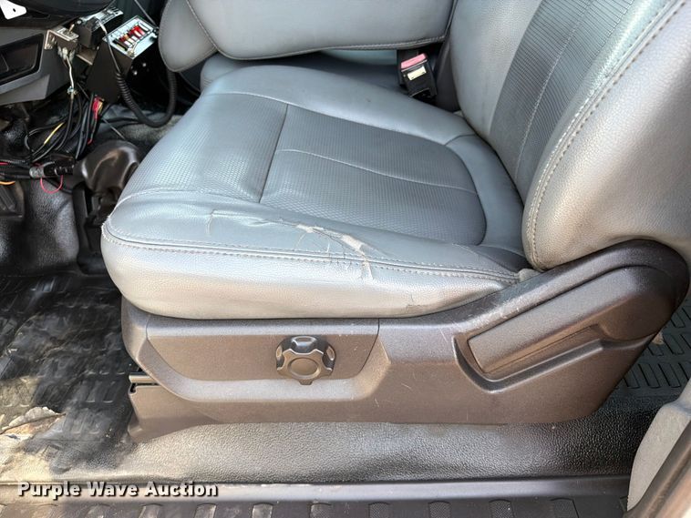 image for item FB5036 2011 Ford F-650 Super Duty utility / service truck