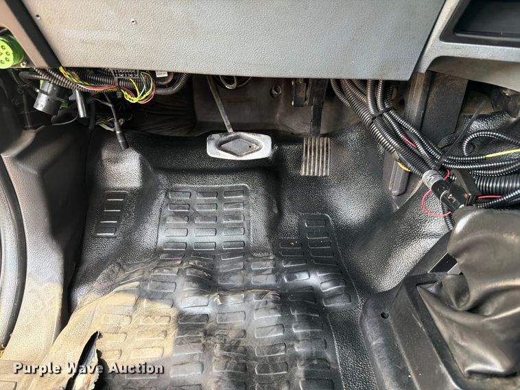 image for item FB5036 2011 Ford F-650 Super Duty utility / service truck