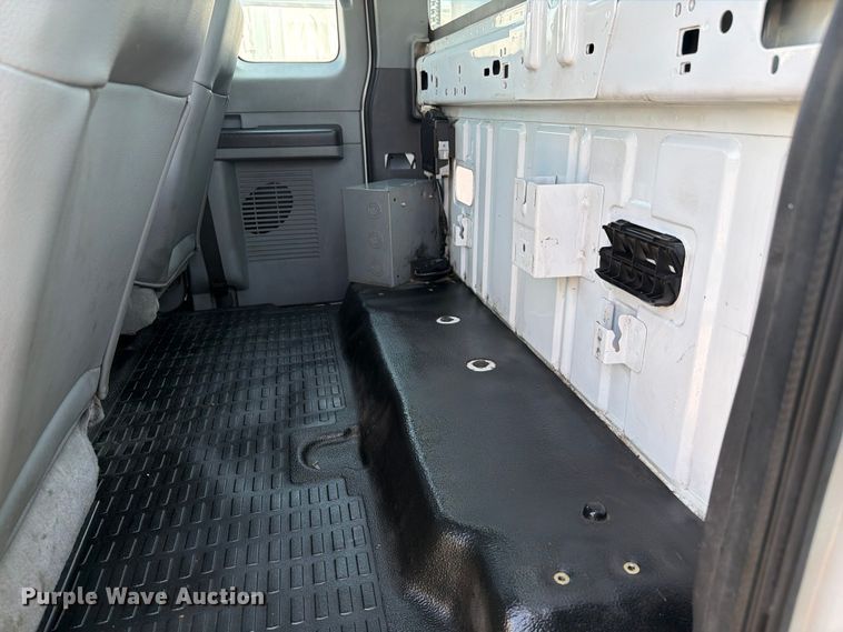 image for item FB5036 2011 Ford F-650 Super Duty utility / service truck