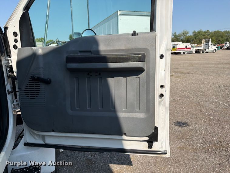 image for item FB5036 2011 Ford F-650 Super Duty utility / service truck