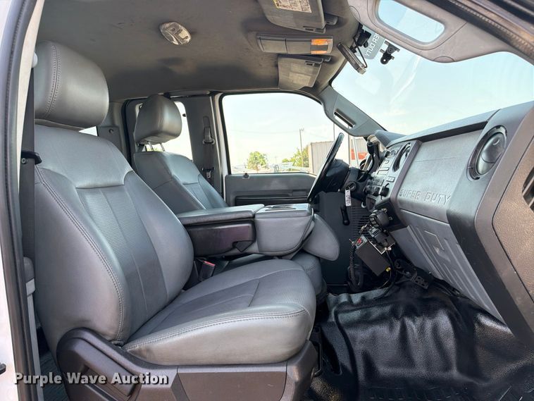 image for item FB5036 2011 Ford F-650 Super Duty utility / service truck