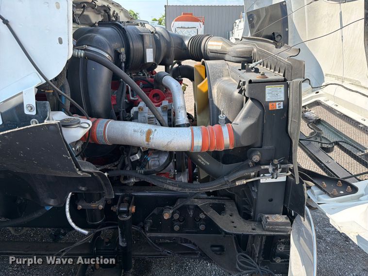 image for item FB5036 2011 Ford F-650 Super Duty utility / service truck