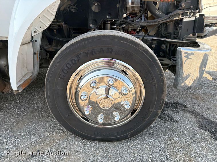 image for item FB5036 2011 Ford F-650 Super Duty utility / service truck