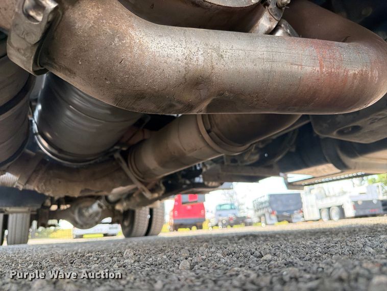 image for item FB5036 2011 Ford F-650 Super Duty utility / service truck