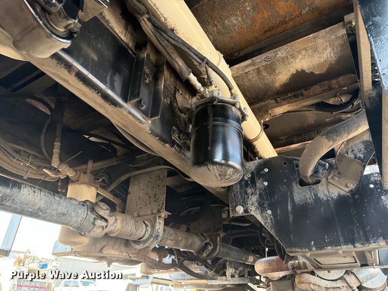 image for item FB5036 2011 Ford F-650 Super Duty utility / service truck
