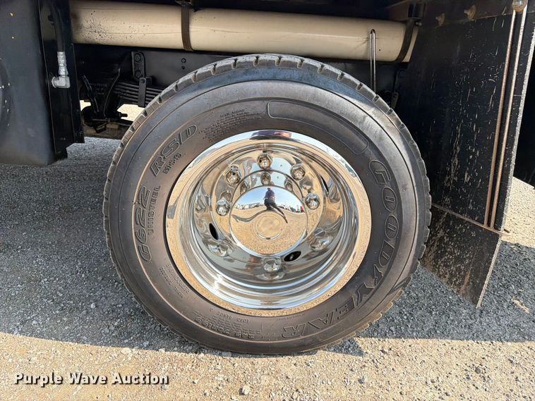 image for item FB5036 2011 Ford F-650 Super Duty utility / service truck