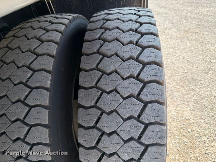image for item FB5036 2011 Ford F-650 Super Duty utility / service truck