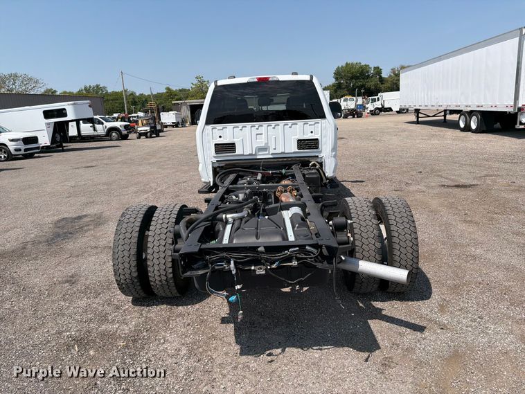 image for item FB5040 2023 Ford F550 super duty Crew Cab truck cab and chassis