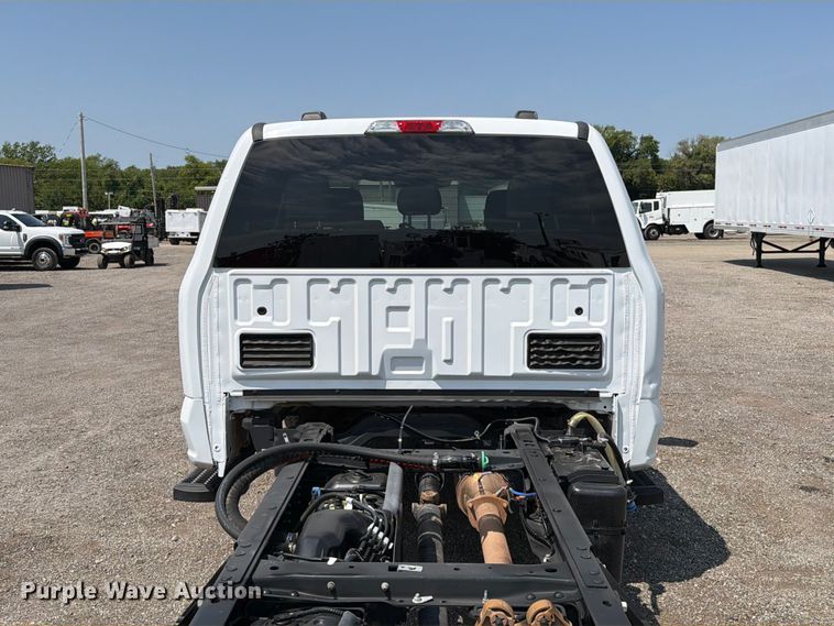 image for item FB5040 2023 Ford F550 super duty Crew Cab truck cab and chassis
